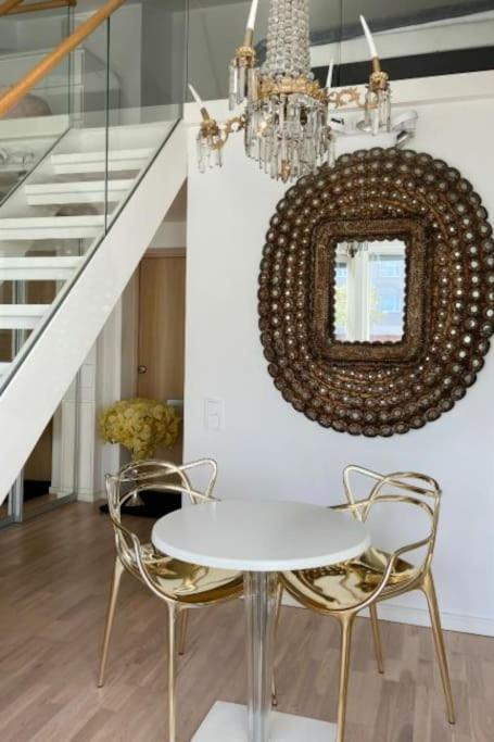 Elegant Penthouse Loft - Center *